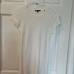 VINCE WHITE CREWNECK, CAP SLEEVE, COTTON/VISCOSE TEE. CLEAN, CLASSIC STYLE.